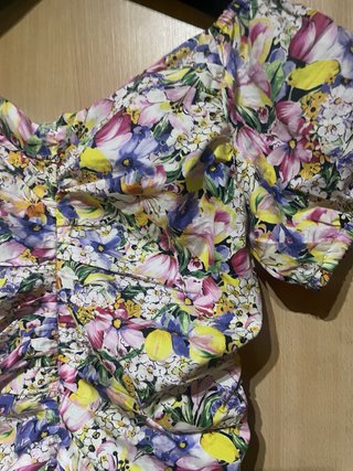 Vestido Zara flores corto