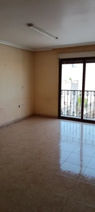 SIN COMISIONES. Piso con plaza de garaje en Archen