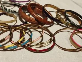 Lotto 40 bracciali donna oro e multicolor