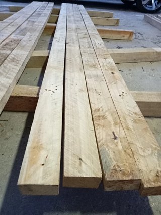 Listones, postes,puntales, vigas de madera