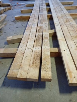 Listones, postes,puntales, vigas de madera