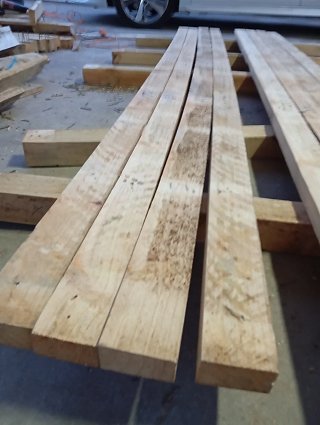 Listones, postes,puntales, vigas de madera