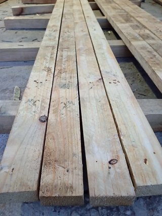 Listones, postes,puntales, vigas de madera