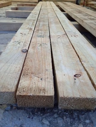 Listones, postes,puntales, vigas de madera