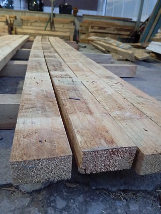 Listones, postes,puntales, vigas de madera