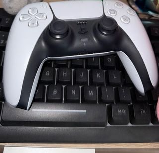 PS5 Slim con lector y 5 juegos