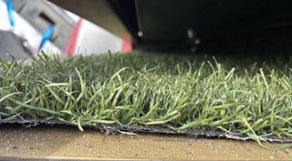 Césped artificial de 5cm de alto, en buen estado