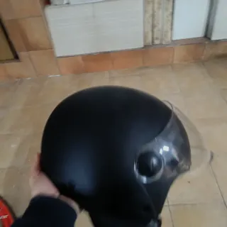 Zontes U1 125cc Naked con pantalla LZD y casco