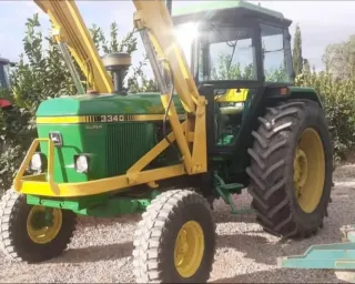 Tractor John Deere 3340 con pala