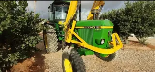 Tractor John Deere 3340 con pala