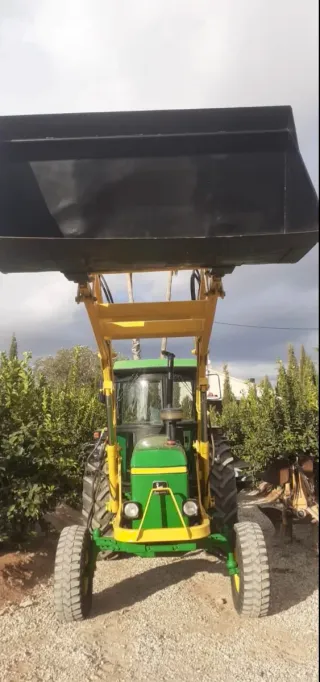 Tractor John Deere 3340 con pala