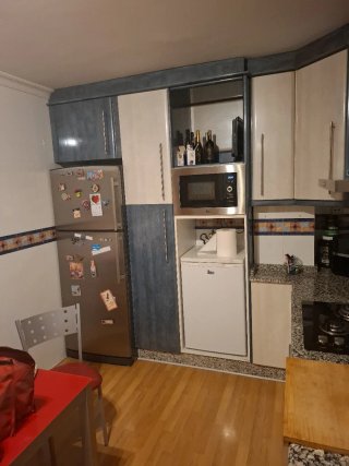 PUERTAS de cocina beige y azul
