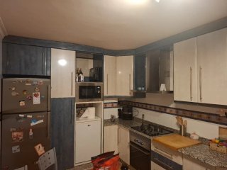 PUERTAS de cocina beige y azul