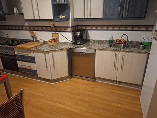 PUERTAS de cocina beige y azul