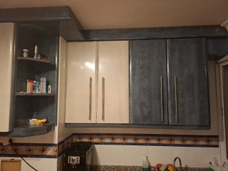 PUERTAS de cocina beige y azul