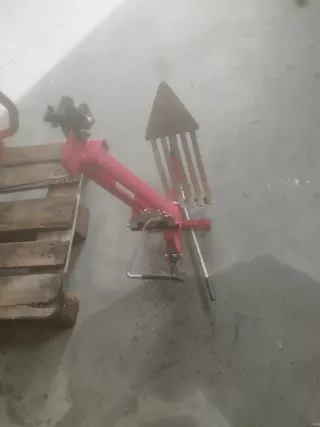 Motocultor con remolque, fresa y arado