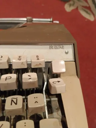 Máquina de escribir antigua Pulssata