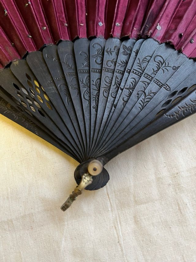 Abanicos antiguos decorados