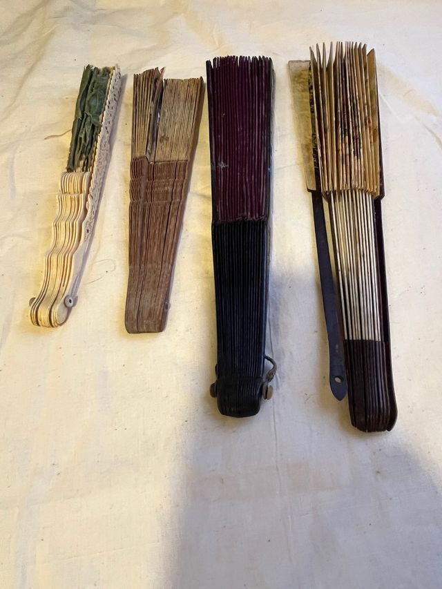 Abanicos antiguos decorados