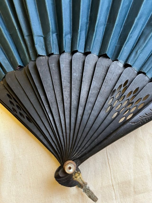 Abanicos antiguos decorados