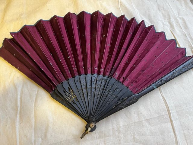 Abanicos antiguos decorados