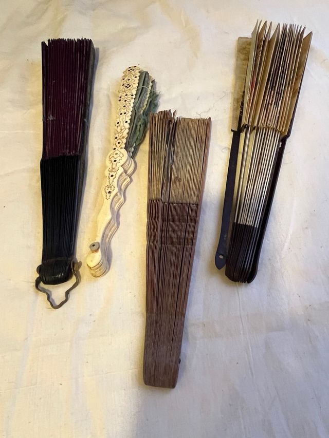 Abanicos antiguos decorados