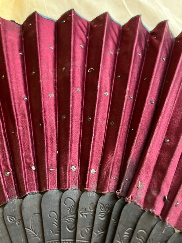 Abanicos antiguos decorados