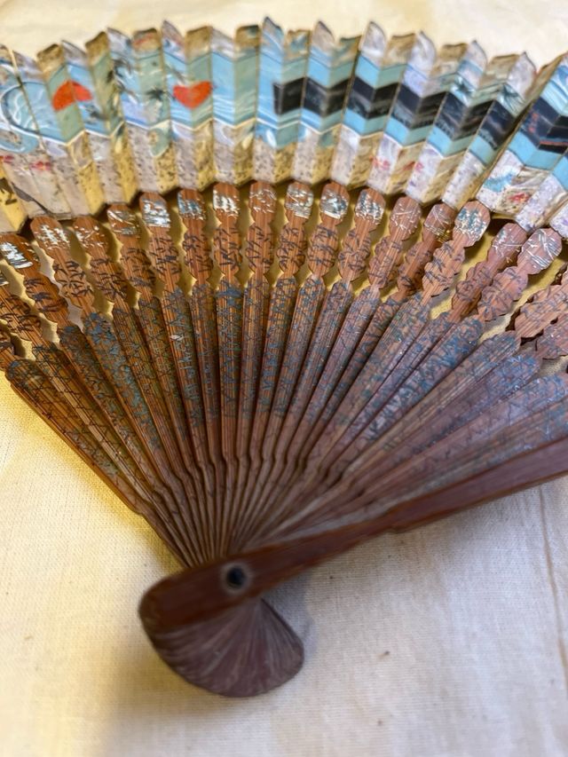 Abanicos antiguos decorados