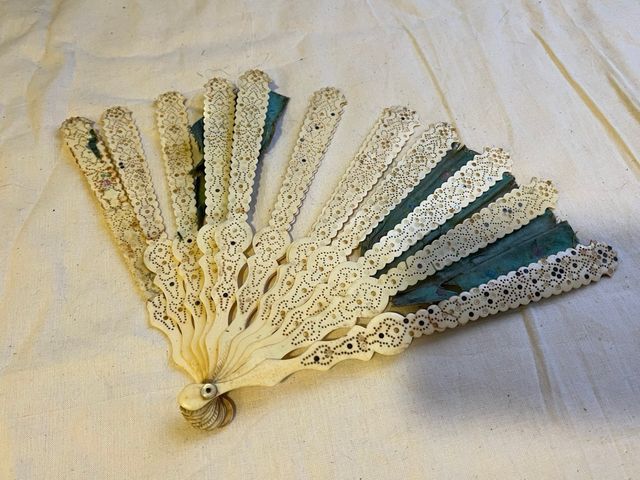 Abanicos antiguos decorados