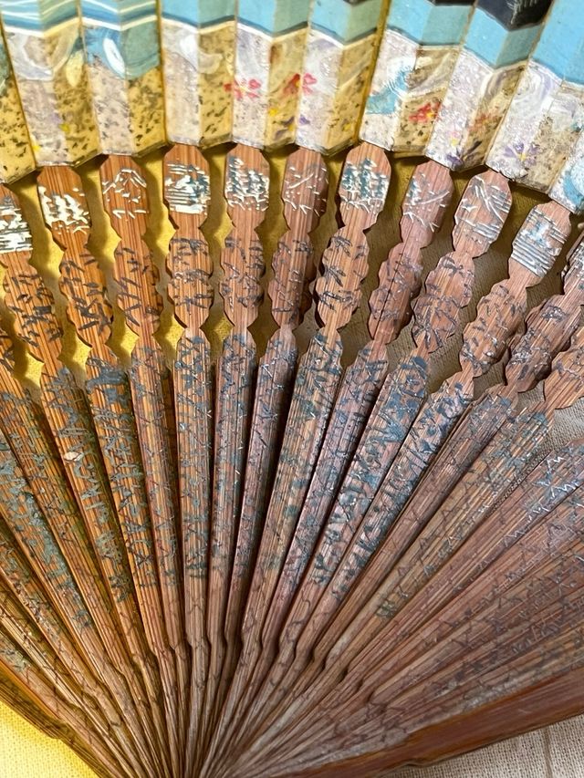 Abanicos antiguos decorados