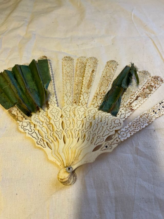 Abanicos antiguos decorados