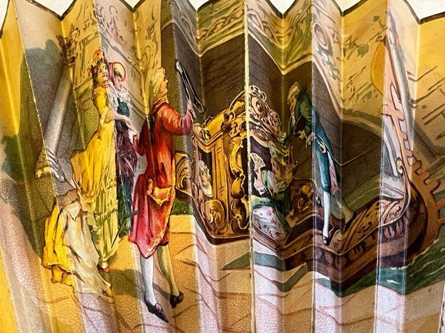 Abanicos antiguos decorados