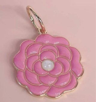 CHANEL CHARM CAMELIA / CHANEL CAMELLIA