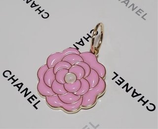 CHANEL CHARM CAMELIA / CHANEL CAMELLIA