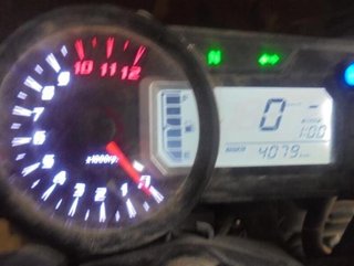 Motor hispania 12654 tapa lateral del der moto 125