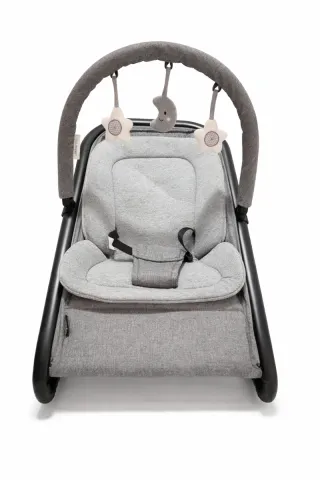 Silla hamaca bebé gris con juguetes