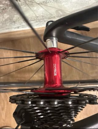 Bici da strada FLYZ in carbonio con cambio elettronico