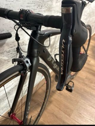 Bici da strada FLYZ in carbonio con cambio elettronico