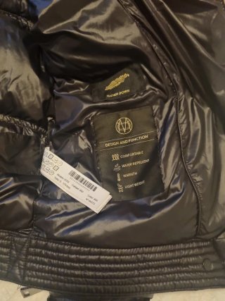 Abrigo corto acolchado negro