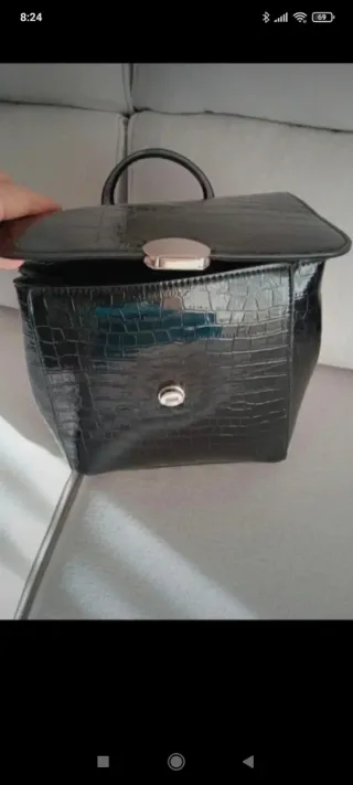Mochila Stradivarius negra efecto piel