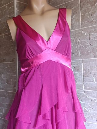 Vestido morado con volantes