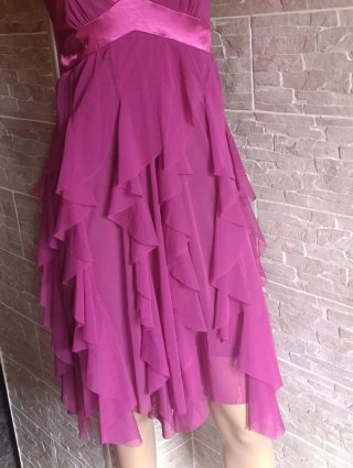 Vestido morado con volantes