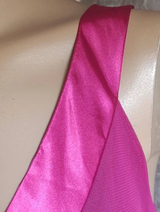 Vestido morado con volantes