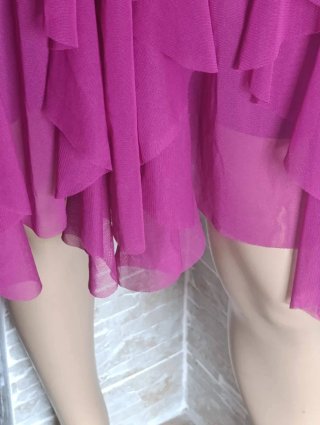 Vestido morado con volantes