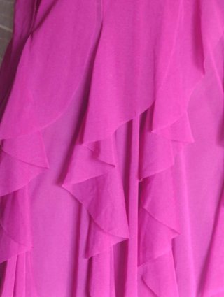 Vestido morado con volantes
