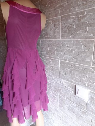 Vestido morado con volantes