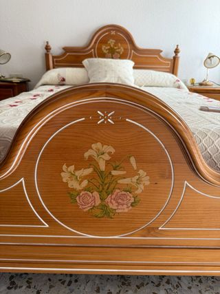 Armario de madera con 4 puertas