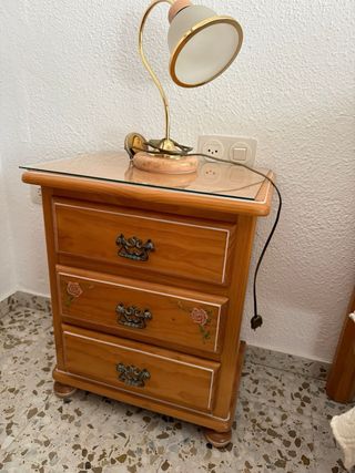 Armario de madera con 4 puertas