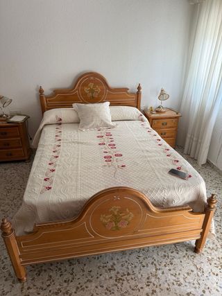 Armario de madera con 4 puertas