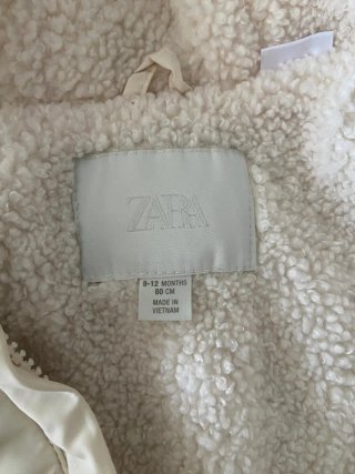 Buzo Zara 9-12 meses con forro polar y capucha